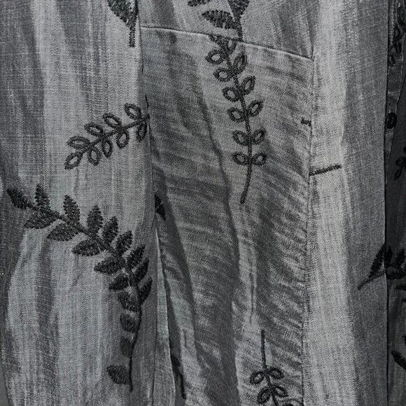 SOFT SURROUNDINGS Papyrus Leaf Embroidered Button Down Chambray Shirt EUC - PS - Picture 9 of 11